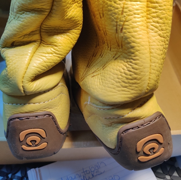 Manitobah Mukluks size 9 new in box - Picture 3 of 8